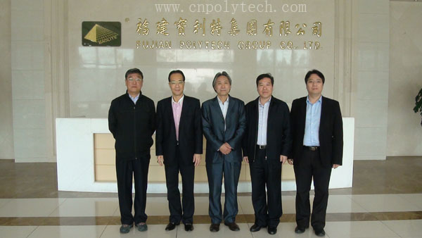 中國塑料加工工業(yè)協(xié)會副秘書長、中國塑協(xié)人造革合成革專業(yè)委員會常務(wù)副理事長兼秘書長馮庶君、副秘書長田景巖蒞臨福建寶利特集團(tuán)