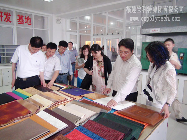 福建寶利特喜迎全國皮革工業(yè)標(biāo)準(zhǔn)化技術(shù)委員會趙立國秘書長、中國輕工工藝品進出口商會箱包分會企業(yè)家一行
