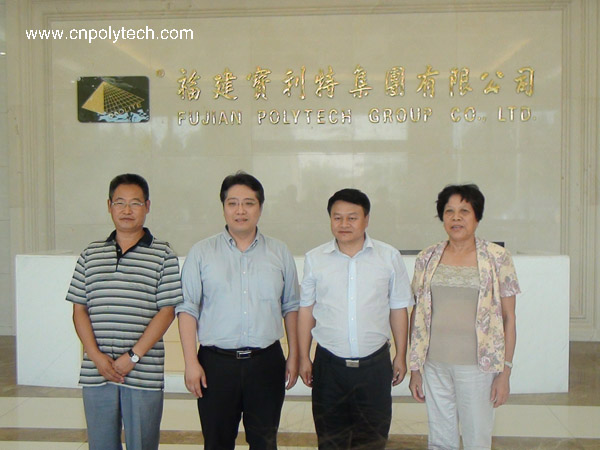 甕安縣長(zhǎng)尹德俊來(lái)閩招商引資，在福清市企業(yè)與企業(yè)家聯(lián)合會(huì)會(huì)長(zhǎng)蔡萍萍的陪同下，蒞臨福建寶利特考察