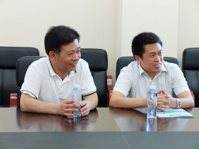 福州市僑聯(lián)林良明副主席攜馬來西亞客商來寶利特參觀考察