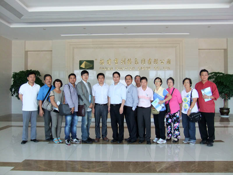福建寶利特常務(wù)副總裁同福州市僑聯(lián)林良明副主席及馬來西亞客商合影